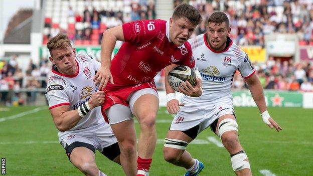 Ulster's Craig Gilroy and Sean Reidy combine to tackle Steff Evans