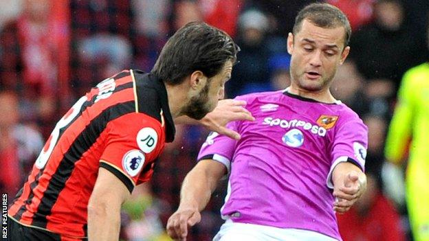 Bournemouth's Harry Arter and Hull City's Shaun Maloney