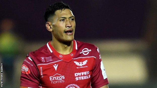 Scarlets second-row Sam Lousi