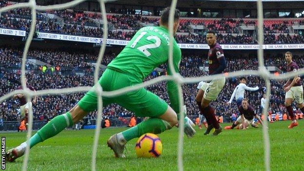 Dubravka allowed Son's powerful shot to go under his body