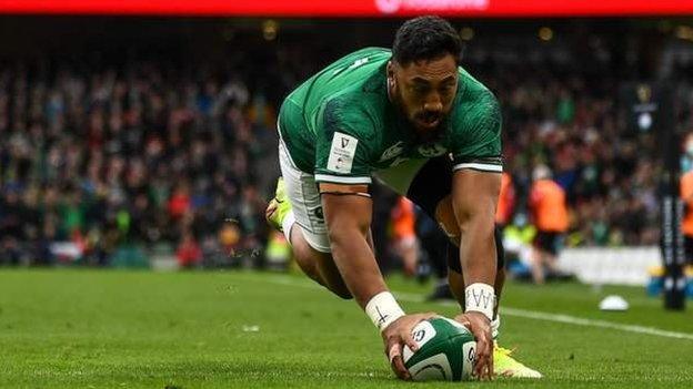 Bundee Aki'n tirio