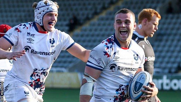 Bristol Bears celebrate a try