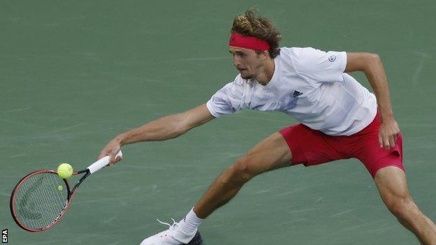 Alexander Zverev reaches for a ball against Adrian Mannarino at the 2020 US Open