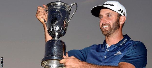 Dustin Johnson lifts the US Open trophy