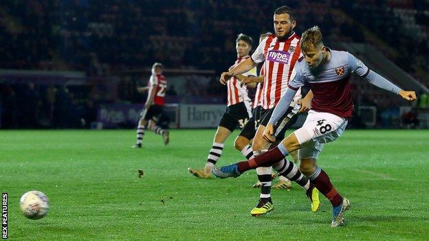 Dan Kemp playing for West Ham