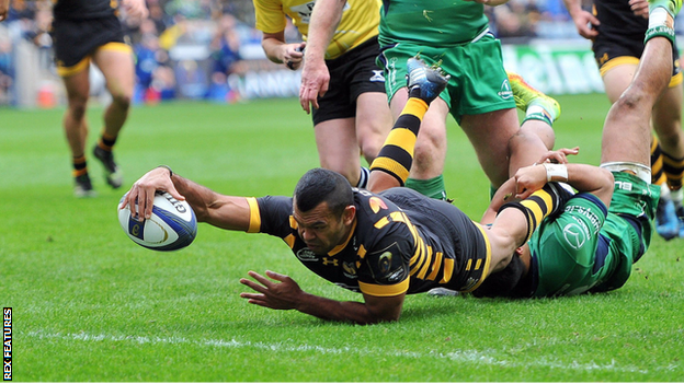 Kurtley Beale scores a try seven minutes into his Wasps debut against Connacht