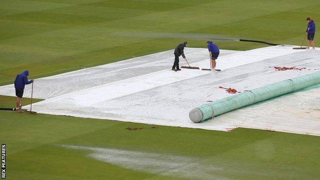 Lord's groundsmen