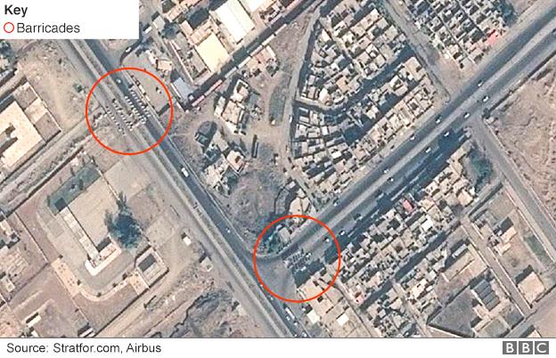 Satellite image showing barricades along Highway 1, Mosul