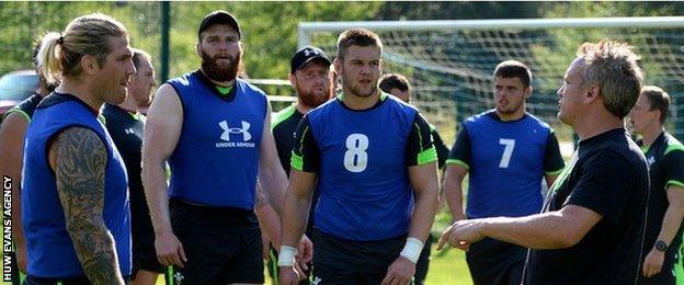 Paul Stridgeon, Wales' consultant head of physical performance, talks to the players