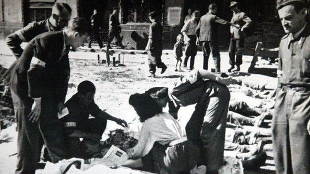 Bodies lined up in the streets of Warsaw in 1944