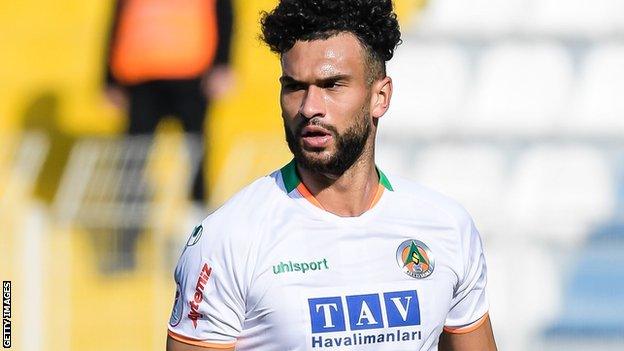 Steven Caulker in action for Alanyaspor