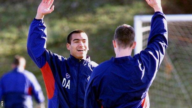 Giovanni van Bronckhorst and Kenny Miller