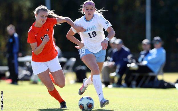 North Carolina's Alessia Russo (ENG) (19) and Princeton's Mikaela Symanovich in 2017