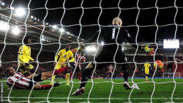 Oriol Romeu scores Southampton's equaliser against Aston Villa