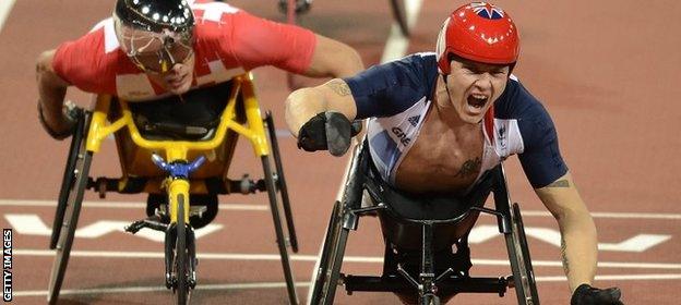 David Weir winning the men's 800m T54 final in 2012