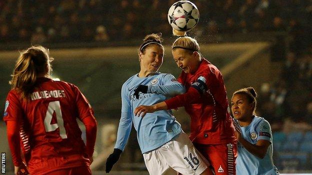 Jane Ross heads in for Man City Women