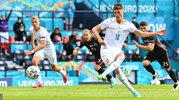 Patrik Schick scores his penalty