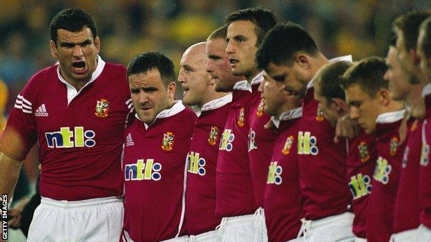 Martin Johnson shouts at his players