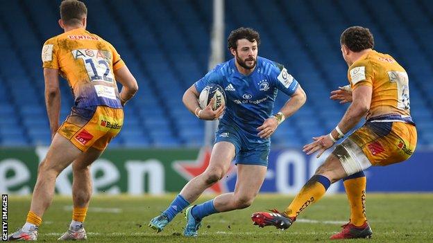 Leinster's Robbie Henshaw runs with the ball