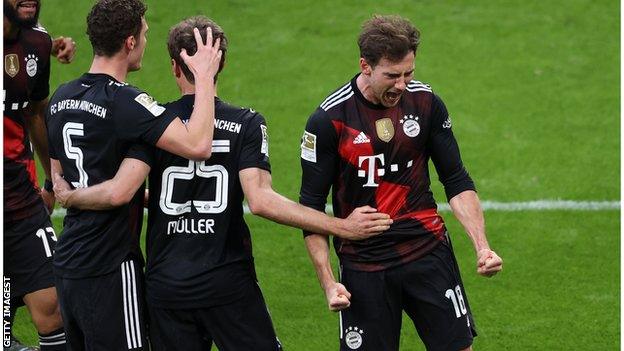 Leon Goretzka celebrates