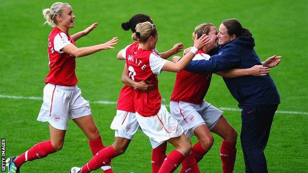 Harvey made her name in England as Arsenal Ladies coach