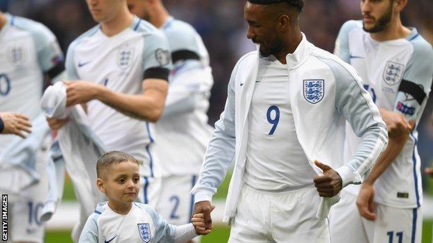 Bradley Lowery (left) and Jermain Defoe