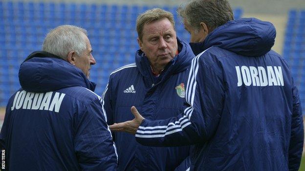 Harry Redknapp (centre)