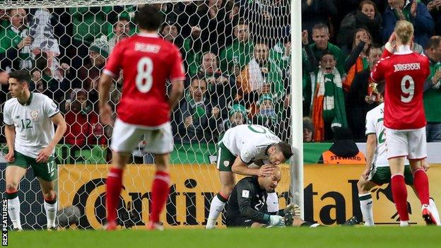 Darren Randolph congratulated by Shane Duffy