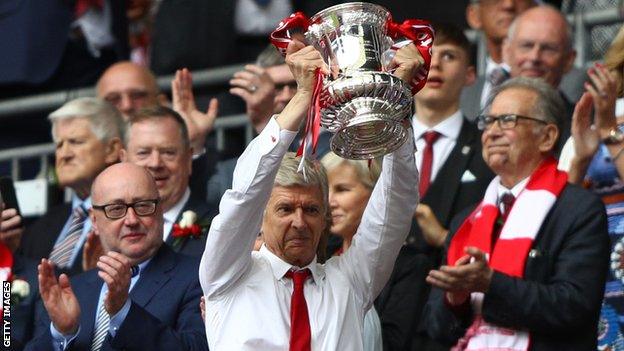 Arsene Wenger lifts the FA Cup