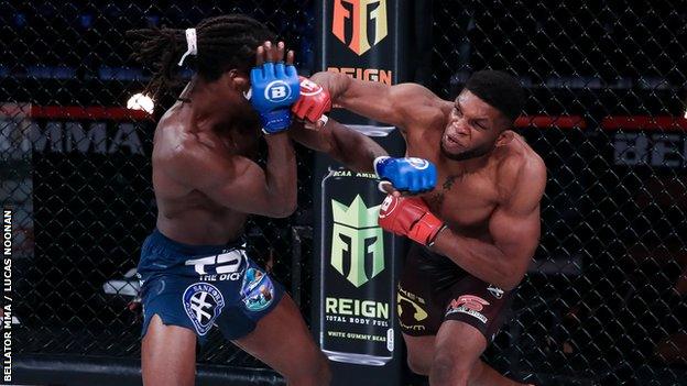 Paul Daley throws a punch at Jason Jackson at Bellator 260