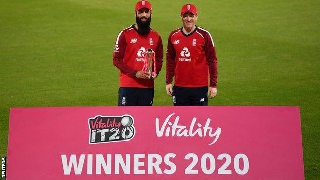 England's Moeen Ali and Eoin Morgan with the Twenty20 series trophy