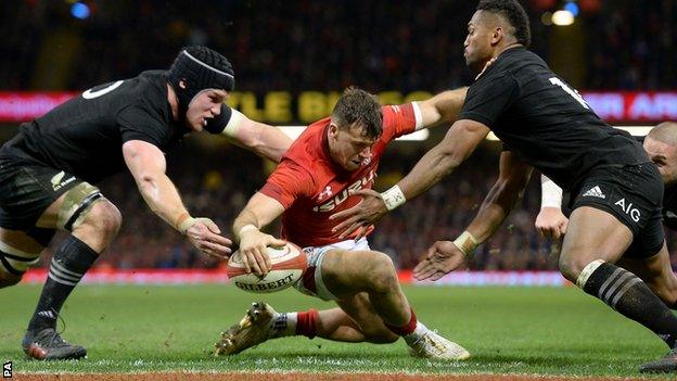 Gareth Davies's second-half try hinted at a Welsh comeback before New Zealand stretched away