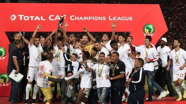 Wydad Casablanca lifting the 2017 African Champions League trophy