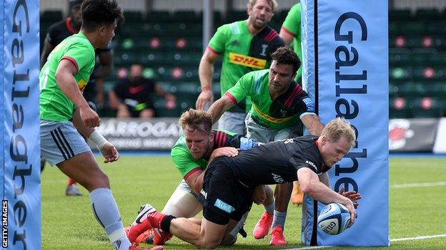 Aled Davies scores a try for Saracens