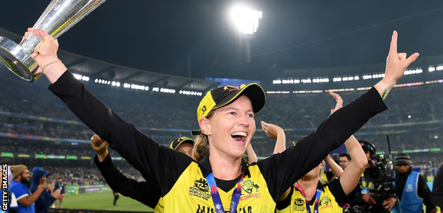 Meg Lanning celebrates with the T20 World Cup trophy in March 2020