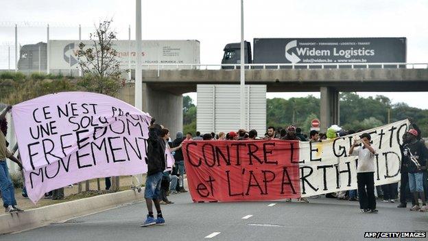 Migrant protests Calais