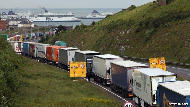 Queuing traffic on M20