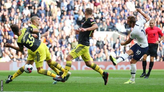 Harry Kane scores for Spurs