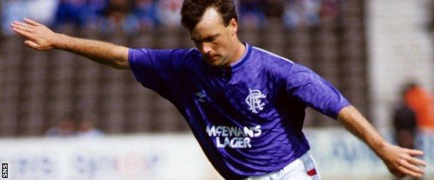 Davie Cooper in action for Rangers