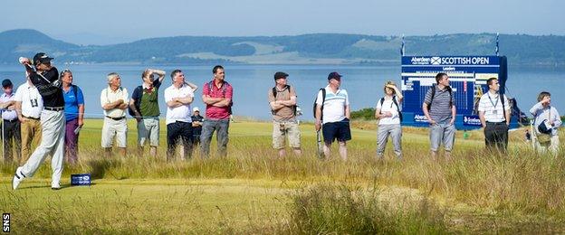 Paul Lawrie tees off Castle Stuart