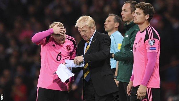 Scotland manager Gordon Strachan sends on striker Chris Martin