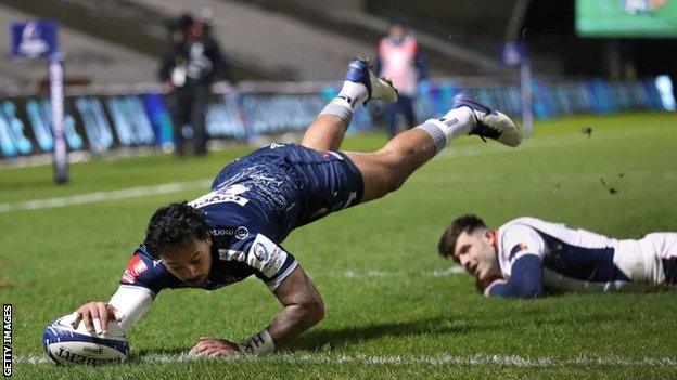 Denny Solomona scored his first try of the season