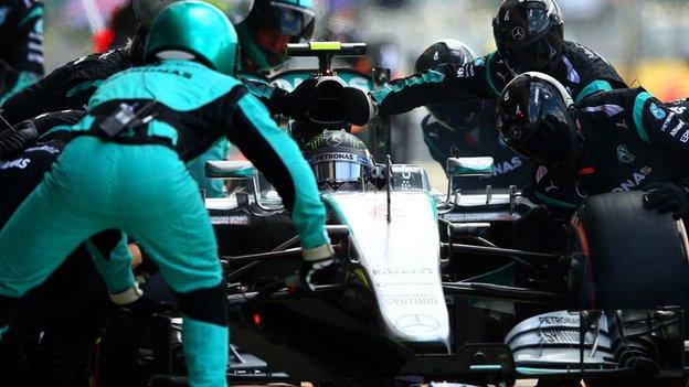 Mercedes pit stop