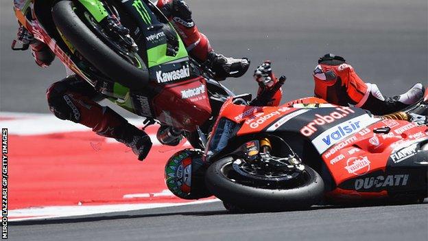 Jonathan Rea and Chaz Davies crash in Misano on 17 June, 2017