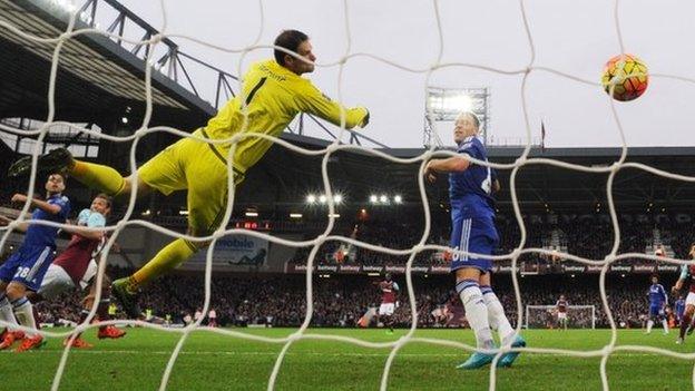 Andy Carroll scores West Ham's winner