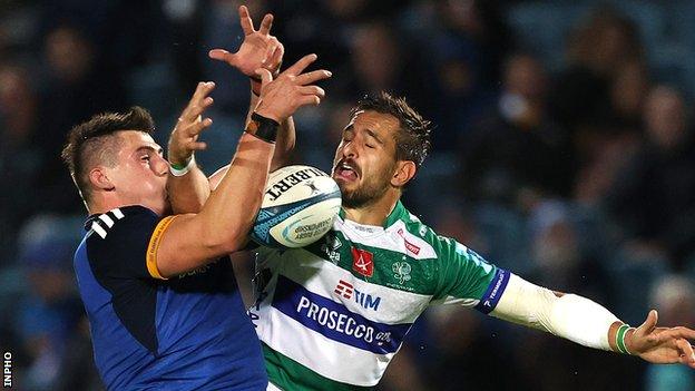 Dan Sheehan and Mattia Bellini challenge for the ball at the RDS