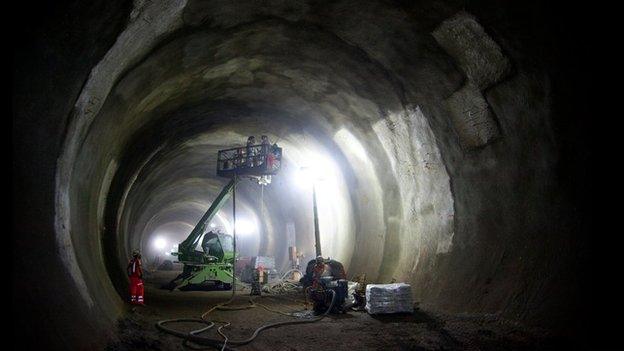 Application of a concrete layer during the Crossrail tunnel construction under Finsbury Circus, London