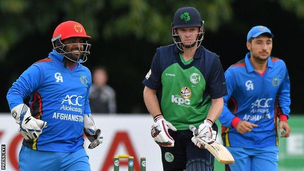 William Porterfield hit 25 before being dismissed by Mohammad Nabi