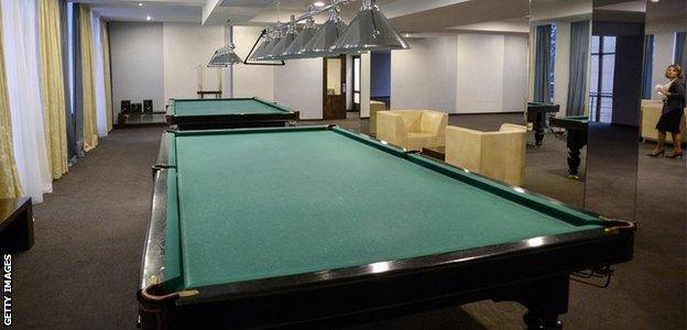 FoRestMix Hotel - snooker room