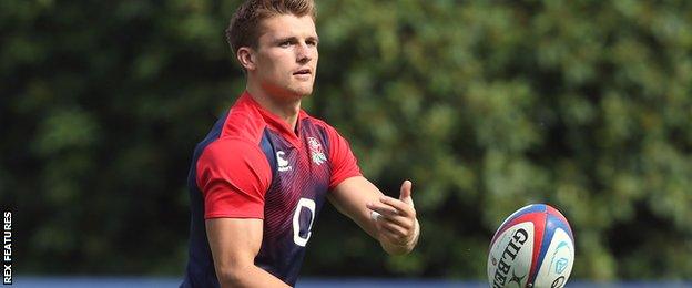 Henry Slade passes the ball during England training